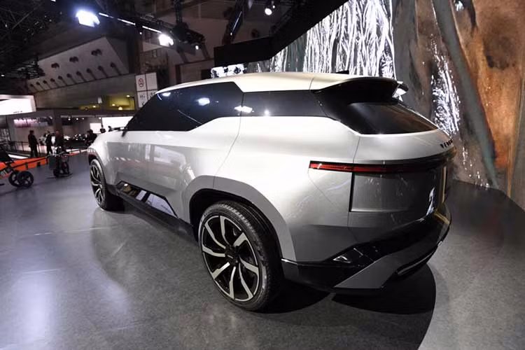 Toyota Land Cruiser Se hoàn toàn mới sẽ sử dụng khung gầm liền khối của ôtô con thay vì cấu trúc chassis (sắt-xi) rời như đàn anh Toyota Land Cruiser thông thường.