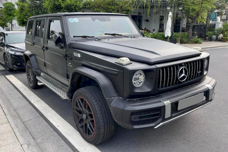 Mới đây, trên mạng xã hội xuất hiện bài viết rao bán chiếc SUV mang thiết kế như Mercedes-AMG G63 rao bán hơn 700 triệu đồng. Thông tin nhanh chóng thu hút sự chú ý của cộng đồng mạng bởi AMG G63 hiện có mức giá lên đến gần 12 tỷ đồng tại các showroom chính hãng. 