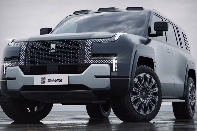 Đồng thời, cửa sổ trời của xe sẽ tự động mở để cung cấp thêm cho người dùng lối thoát hiểm trong những tình huống khắc nghiệt. Không chỉ vậy, màn hình cong Galaxy trên xe còn sẽ tự động hiển thị độ sâu nước, giúp người dùng nắm được tình trạng xe theo thời gian thực. Ở trạng thái nổi khẩn cấp, Yangwang U8 có thể không nhìn thấy nước chảy trong xe trong vòng 30 phút chứ đừng nói đến việc chìm xuống và có thể di chuyển về phía trước với tốc độ nhanh nhất 3 km/h, giúp xe ổn định trong quá trình di chuyển.