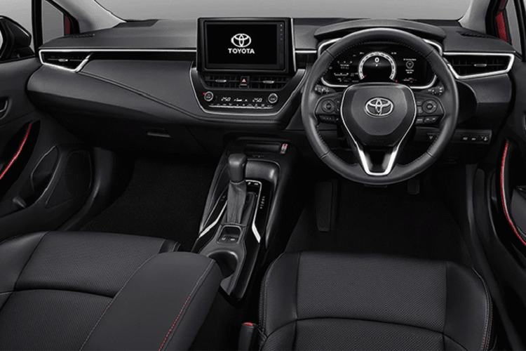 Cuối cùng là hệ truyền động hybrid với máy xăng Atkinson Cycle 1.8L, sản sinh công suất tối đa 98 mã lực và mô-men xoắn cực đại 142 Nm. Động cơ kết hợp với mô-tơ điện có công suất tối đa 72 mã lực và mô-men xoắn cực đại 163 Nm cùng cụm pin Ni-MH. Hệ truyền động này có công suất tổng cộng 122 Nm và dùng hộp số tự động e-CVT.