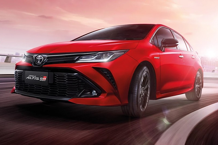 Thứ hai là động cơ xăng Dual VVT-i 4 xi-lanh, DOHC, dung tích 1.8L, tạo ra công suất tối đa 140 mã lực và mô-men xoắn cực đại 177 Nm. Động cơ này cũng đi với hộp số Super CVT-i.