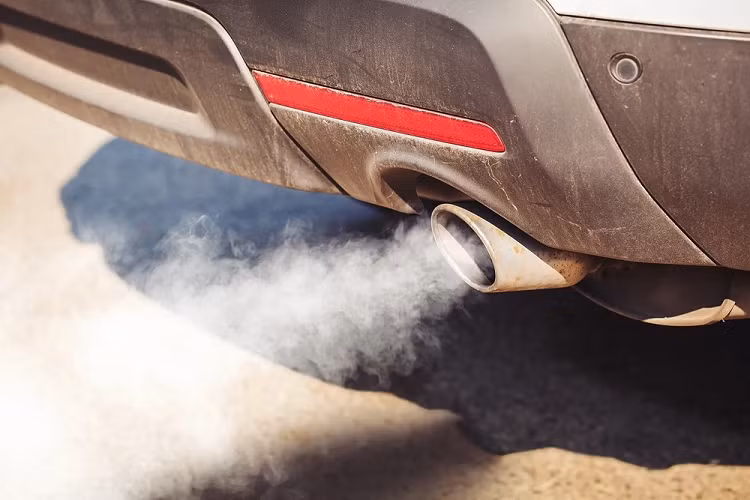 Chau Au thong qua lenh cam ban xe xang, dau vao nam 2035