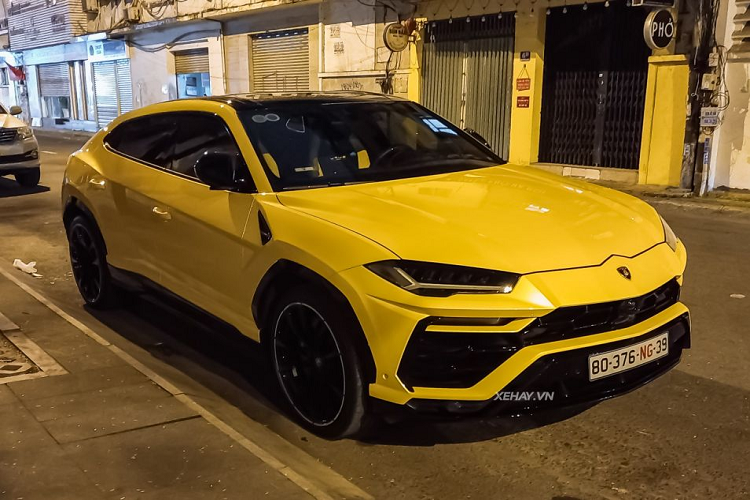 Được biết, chiếc Lamborghini Urus bản Pearl Capsule được đưa về Việt Nam theo diện nhập khẩu tư nhân từ đầu năm ngoái. Đến giữa năm, xe chính thức thuộc quyền sở hữu của một đại gia tại Sài Gòn.