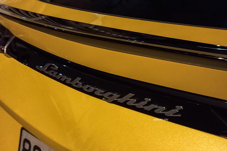 Urus là một trong những siêu SUV đầu tiên trên thế giới, mang đến cho người dùng một mẫu xe đa dụng có khả năng vận hành vượt trội. Cung cấp sức mạnh cho Lamborghini Urus Pearl Capsule vẫn là động cơ xăng V8, tăng áp kép, dung tích 4.0 lít, sản sinh công suất tối đa 641 mã lực và mô-men xoắn cực đại 850 Nm. Động cơ này đi kèm hộp số tự động 8 cấp và hệ dẫn động 4 bánh.