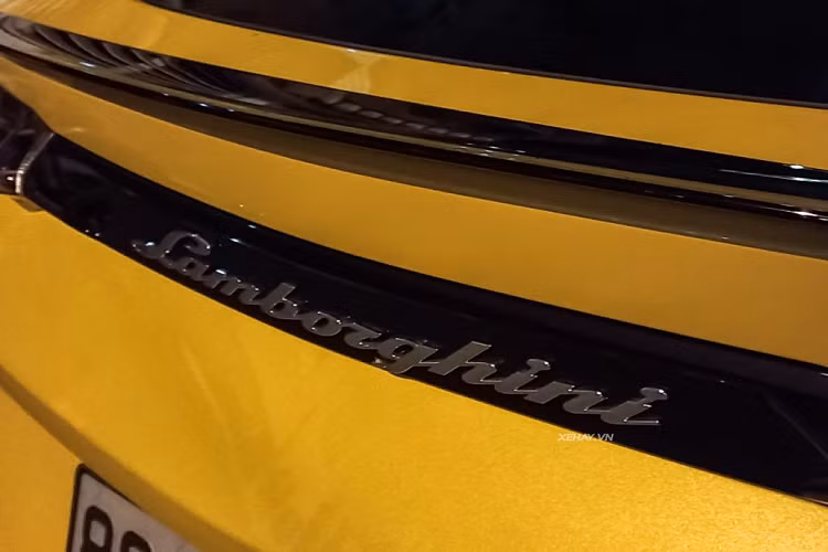 Urus là một trong những siêu SUV đầu tiên trên thế giới, mang đến cho người dùng một mẫu xe đa dụng có khả năng vận hành vượt trội. Cung cấp sức mạnh cho Lamborghini Urus Pearl Capsule vẫn là động cơ xăng V8, tăng áp kép, dung tích 4.0 lít, sản sinh công suất tối đa 641 mã lực và mô-men xoắn cực đại 850 Nm. Động cơ này đi kèm hộp số tự động 8 cấp và hệ dẫn động 4 bánh.