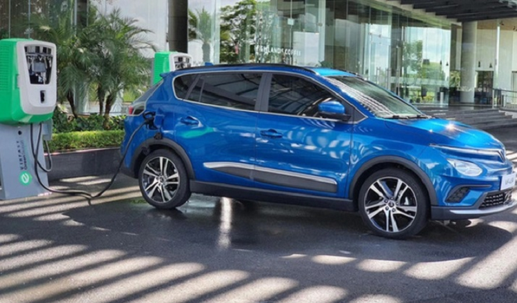 VinFast dieu chinh phi sac xe dien trong boi canh dien tang gia