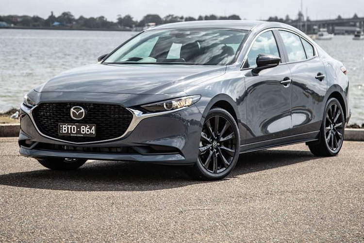 Tạp chí Creative Trend cho biết Mazda3 2023 mới phiên bản nâng cấp giữa vòng đời dự kiến ra mắt trong khoảng tháng 3 đến tháng 5 năm nay. Nguồn tin này tiết lộ Mazda3 2023 sẽ không có một sự thay đổi lớn nào so với phiên bản hiện hành.