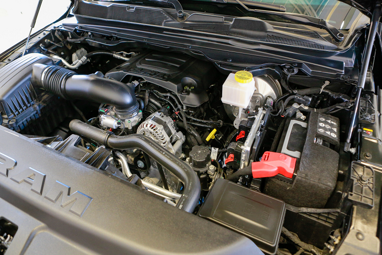 Xét một cách tổng thể, ngoại hình RAM 1500 Rebel sẽ hướng đến nhóm khách hàng yêu thích dòng xe bán tải nhưng không ngân sách dành cho "tình yêu" bán tải ở mức dưới 6 tỷ đồng.