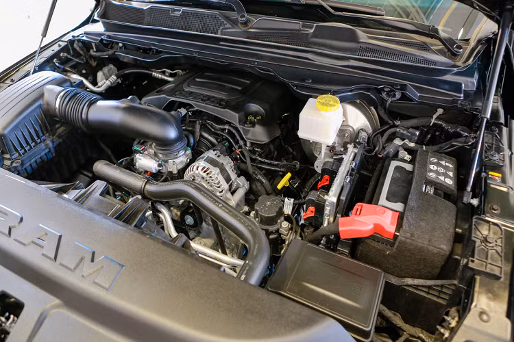 Xét một cách tổng thể, ngoại hình RAM 1500 Rebel sẽ hướng đến nhóm khách hàng yêu thích dòng xe bán tải nhưng không ngân sách dành cho "tình yêu" bán tải ở mức dưới 6 tỷ đồng.