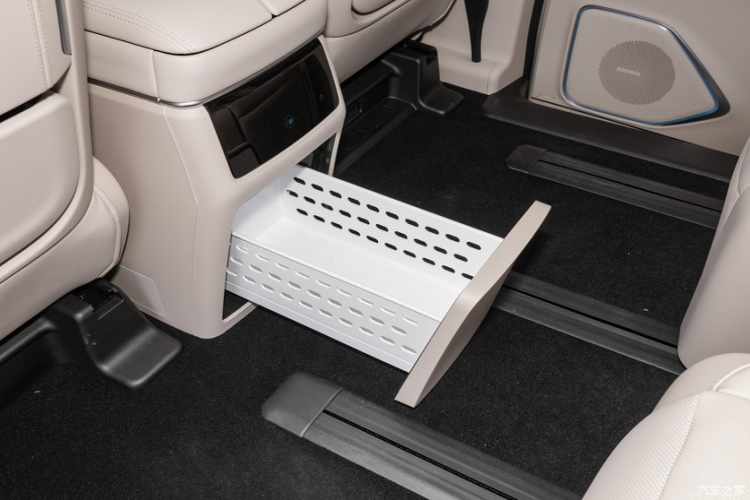 Thời gian tăng tốc từ vị trí xuất phát lên 100 km/h của xe Wey Gaoshan chỉ là 5,7 giây. Trong các kịch bản đô thị, pin dung lượng lớn 37,96kWh lắp trên xe có phạm vi hoạt động hoàn toàn bằng điện là 140 km trong điều kiện WLTC, và 175 theo cách đo của CTLC.