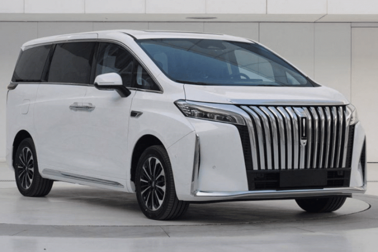 Giá xe Wey Gaoshan 2023 cho 3 phiên bản từ 335.800 đến 405.800 nhân dân tệ (tương đương 1,09 đến 1,3 tỷ đồng). Thông tin ban đầu cho biết, việc giao hàng sẽ bắt đầu vào tháng 1 năm sau, ngoài ra, một mẫu phiên bản đồng sáng tạo đã chính thức được ra mắt, chiếc xe này sử dụng bố cục bốn chỗ ngồi và sẽ được nâng cấp hơn nữa về độ sang trọng và tiện nghi, cho các đại gia lắm tiền.