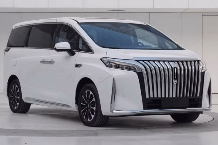 Giá xe Wey Gaoshan 2023 cho 3 phiên bản từ 335.800 đến 405.800 nhân dân tệ (tương đương 1,09 đến 1,3 tỷ đồng). Thông tin ban đầu cho biết, việc giao hàng sẽ bắt đầu vào tháng 1 năm sau, ngoài ra, một mẫu phiên bản đồng sáng tạo đã chính thức được ra mắt, chiếc xe này sử dụng bố cục bốn chỗ ngồi và sẽ được nâng cấp hơn nữa về độ sang trọng và tiện nghi, cho các đại gia lắm tiền.