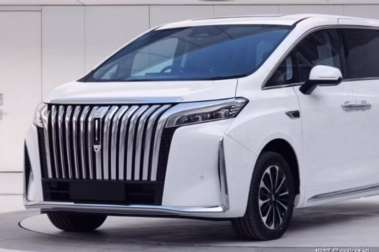 Khi cắm trại, chiếc xe MPV Wey Gaoshan cũng có thể sạc cho nhiều thiết bị như tivi, điện thoại, laptop... trong 10 tiếng đồng hồ. Thông số sức mạnh của 2 bản cao nhất chưa được tiết lộ, nhưng có thể chạy được quãng đường dài 160 km mà chỉ dùng động cơ điện.