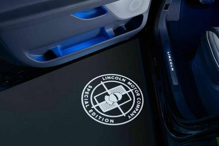 Mức giá xe Lincoln Navigator Black Gold chưa được công bố, đây là mẫu xe đặc biệt chỉ dành cho giới nhà giàu Trung Quốc.