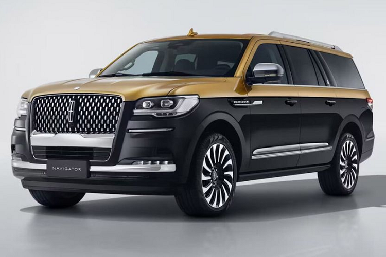 Đúng như tên gọi, Lincoln Navigator Black Gold 2023 mới có ngoại thất kết hợp giữa màu đen và màu vàng ánh kim. Trong quan niệm của người Trung Quốc, màu đen thể hiện sự sang trọng, thanh lịch và quyền lực, còn màu vàng là đại diện cho sự may mắn và hạnh phúc.