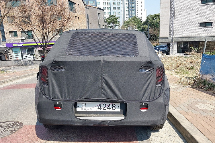 Hiện mẫu SUV hạng A này có 3 tùy chọn động cơ. Đầu tiên là động cơ xăng 1.2L với công suất tối đa 83 mã lực và mô-men xoắn cực đại 115 Nm, kết hợp cùng hộp số sàn 5 cấp. Hai con số tương ứng của động cơ xăng tăng áp 1.0L là 120 mã lực và 172 Nm. Động cơ này đi với hộp số sàn không chân côn iMT 6 cấp hoặc hộp số tự động ly hợp kép DCT 7 cấp.