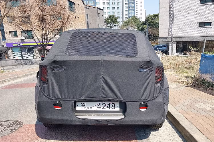 Hiện mẫu SUV hạng A này có 3 tùy chọn động cơ. Đầu tiên là động cơ xăng 1.2L với công suất tối đa 83 mã lực và mô-men xoắn cực đại 115 Nm, kết hợp cùng hộp số sàn 5 cấp. Hai con số tương ứng của động cơ xăng tăng áp 1.0L là 120 mã lực và 172 Nm. Động cơ này đi với hộp số sàn không chân côn iMT 6 cấp hoặc hộp số tự động ly hợp kép DCT 7 cấp.