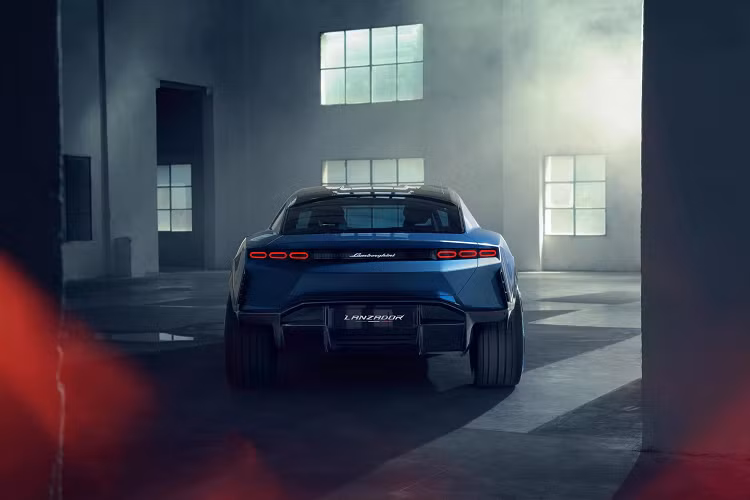 Chiếc Urus thuần điện sẽ xuất hiện cùng Lanzador vào năm 2029. Việc sản xuất Lanzador được thực hiện tại nhà máy Sant'Agata Bolognese của Lamborghini và dự kiến hoàn thiện vào năm 2028, khoảng 3 năm sau khi Ferrari lên kế hoạch chiếc xe điện đầu tiên. Liệu Lanzador có thể mang đến cho người mua giải pháp thay thế hấp dẫn không? Chỉ có thời gian mới trả lời được.