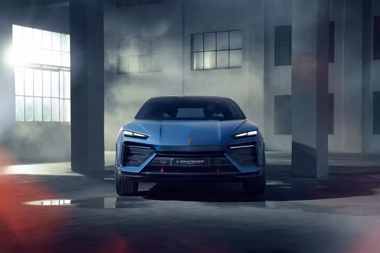 Việc trung thành với DNA và dịch vụ hỗ trợ tuyệt hảo của mẫu xe crossover điện Lamborghini, Lanzador sở hữu ý niệm hoàn toàn mới về khía cạnh hiệu suất và trải nghiệm lái thú vị để mang đến tính thể thao tốt nhất trong phân khúc.