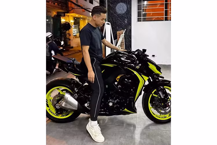 Mới đây Phùng Thanh Độ, thường được biết đến với nghệ danh Độ Mixi, là một nam streamer, youtuber khá nổi tiếng với hàng chục triệu lượt theo dõi qua nhiều nền tảng mạng xã hội khác nhau... Mới đây cư dân mạng đã bất ngờ chia sẻ về việc Độ Mixi tậu Kawasaki Z1000 ABS mới.