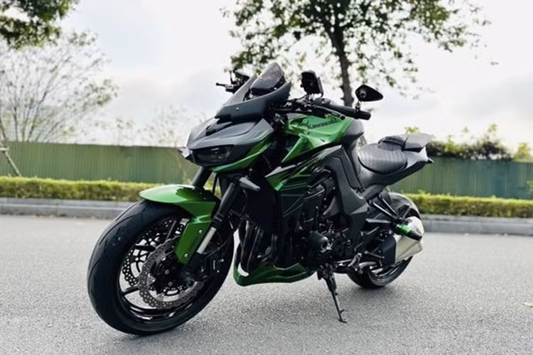 Ngay sau đó, streamer này đã đăng vào nhóm với hơn 3,1 triệu thành viên của mình chiếc biển số để dịch hộ, lúc này, hàng nghìn bình luận đã được cư dân mạng để lại, với ngụ ý giúp trưởng tộc Độ Mixi biết được độ đẹp của biển số này.