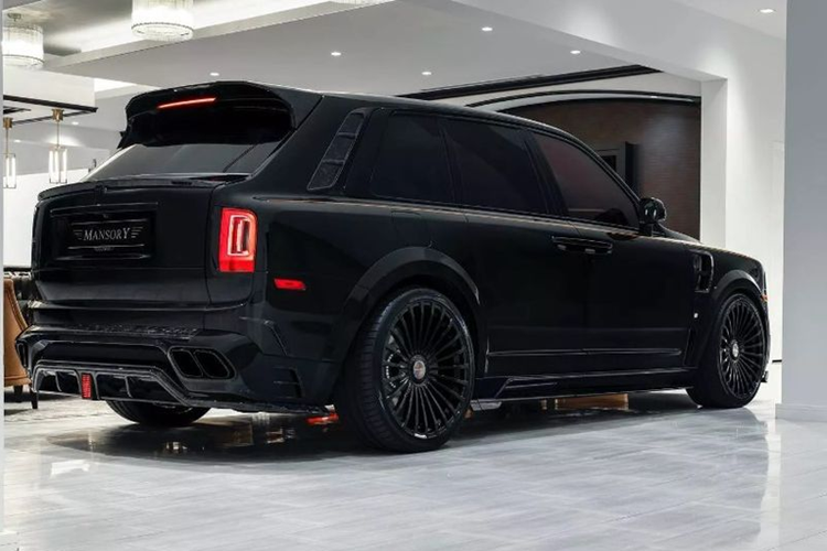 Với sức mạnh này, xe có khả năng tăng tốc từ 0-100km/h trong 5,2 giây và đạt tốc độ tối đa là 250 km/h. Nếu khách hàng chưa hài lòng về sức mạnh của mẫu xe này, Mansory cũng cung cấp gói tùy chọn nâng cấp động cơ, giúp tăng thêm 39 mã lực và 100 Nm so với nguyên bản.