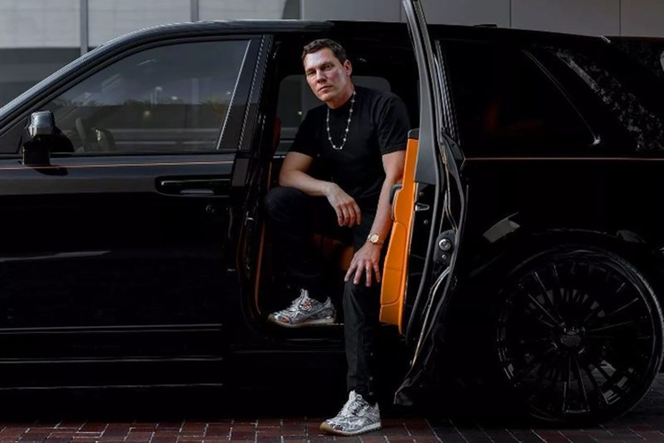 Trong suốt sự nghiệp lẫy lừng của mình, Tiesto từng lập kỷ lục khi nắm giữ vị trí DJ số một thế giới trong 3 năm liên tiếp (2002, 2003 và 2004). Không chỉ vậy, ông còn là một trong những nhà sản xuất âm nhạc điện tử hiếm hoi từng đạt giải thưởng Grammy danh giá.