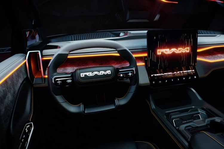 Nhưng quan trọng hơn, Ram nói rằng các động cơ điện nhỏ gọn cho phép các nhà thiết kế dịch chuyển cabin về phía trước và tăng thêm 102 mm so với các xe tải đốt trong ngày nay, trong khi vẫn giữ nguyên chiều dài của xe.