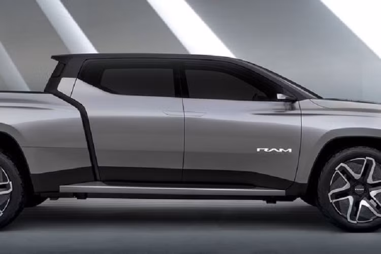 Đáng buồn là các thông số quyền lực nhất của chiếc xe Ram 1500 Revolution BEV chạy điện lại không được công bố, vì thế, bạn sẽ phải đợi thêm một thời gian nữa để biết chính xác có bao nhiêu con ngựa dưới nắp capô của mẫu sản xuất đại trà dự kiến vào năm tới, nhưng ít nhất bây giờ chúng ta đã biết rõ chiếc xe bán tải điện này sẽ trông như thế nào.