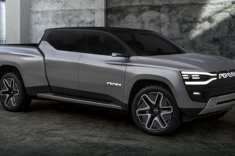 Hãng cũng cho biết rằng hệ thống 800 volt của Ram Revolution 1500 BEV Concept có thể sạc với công suất lên tới 350 kW, cho phép xe tăng thêm phạm vi hoạt động 161 km chỉ trong 10 phút, trong khi đó, bộ sạc rô-bốt cảm ứng có sẵn được thiết kế để sử dụng tại nhà, tự di chuyển vào vị trí tự động để nạp pin với tốc độ chậm hơn. Do được xây dựng trên nền tảng khung STLA nên nhiều khả năng Ram Revolution 1500 BEV Concept có thể di chuyển được quãng đường 800 km cho 1 lần sạc đầy pin.