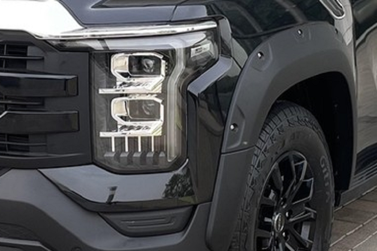 Theo thông tin được Foton Motor công bố, dòng xe bán tải Mars được lên kế hoạch trang bị hệ thống hybrid bao gồm 2 động cơ xăng dung tích 2.0 lít và 2.5 lít. Tuy nhiên, mẫu xe ra mắt sớm lại được trang bị động cơ diesel 2.0T kết hợp với hệ thống hybrid nhẹ 48 V.