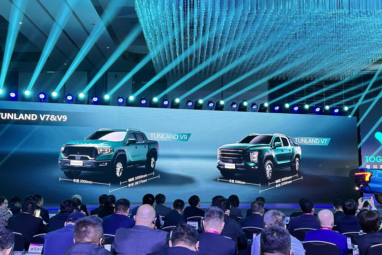 Vào ngày 13/4, dòng xe bán tải Mars 2023 của Foton Motor đã chính thức được ra mắt đó là Mars 7 và Mars 9, đây là 1 bước tiến tiếp theo trong dự án phát triển xe bán tải cỡ lớn của Foton. Ở lần này, Foton cho biết có ý định xuất ngoại và sẽ đổi tên xe thành Tunland V7 và Tunland V9.