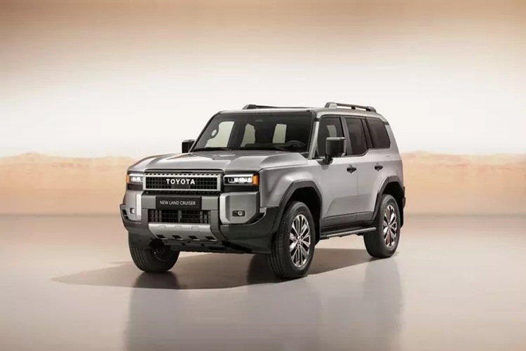 Một thông tin không kém phần quan trọng, đó chính là việc Toyota Land Cruiser Prado 2024 sẽ chính thức mở bán trước tại Triển lãm ô tô Quảng Châu diễn ra vào cuối tháng này và ra mắt chính thức vào tháng 6 năm 2024, tức phải giữa năm sau, khách hàng Trung Quốc mới nhận bàn giao xe.