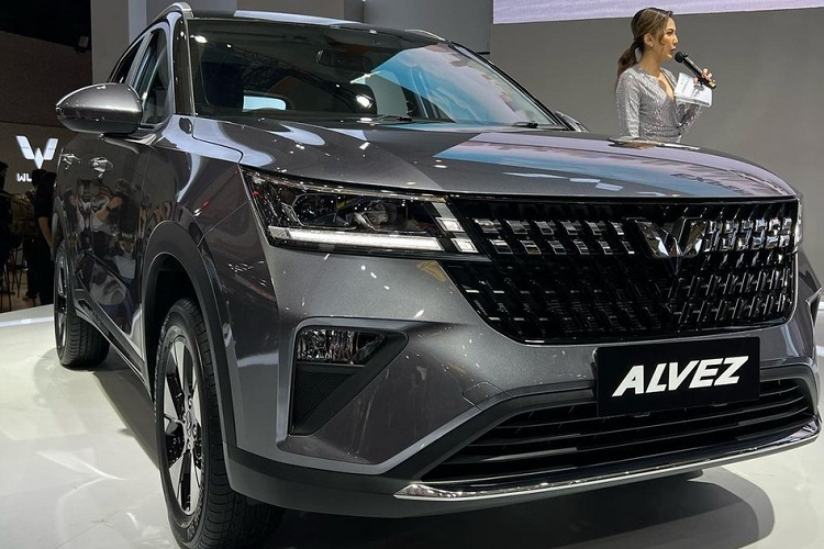 Mẫu xe SUV Wuling Alvez 2023 dành cho Indonesia sở hữu thiết kế tương tự bản thường của Xing Chi tại Trung Quốc. Trong khi đó, phiên bản thể thao Wuling Xing Chi S không được bán tại Indonesia.