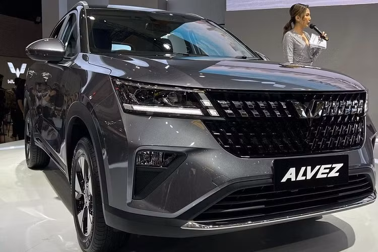 Mẫu xe SUV Wuling Alvez 2023 dành cho Indonesia sở hữu thiết kế tương tự bản thường của Xing Chi tại Trung Quốc. Trong khi đó, phiên bản thể thao Wuling Xing Chi S không được bán tại Indonesia.