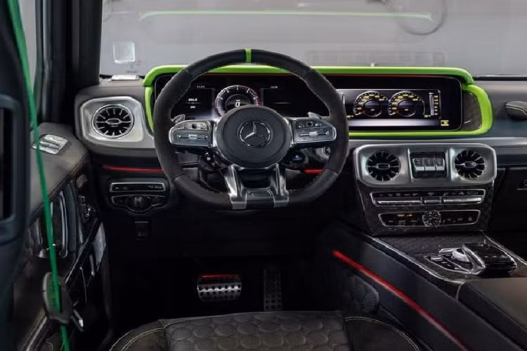 Mẫu xe độ của HOFELE cũng được trang bị bậc lên xuống tự động, giúp việc ra vào chiếc SUV trở lên dễ dàng hơn. Ngoài ra, xe còn có bộ mâm mang thiết kế độc quyền của hãng độ đến từ Đức. 