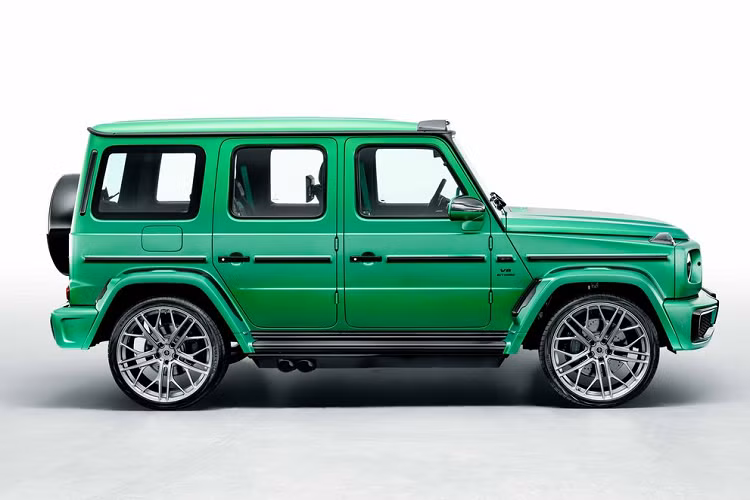 Logo Mercedes-Benz đã được thay thế bằng biểu tượng hình chữ H của hãng độ. Bên cạnh đó, xe cũng được trang bị bộ bodykit hoàn toàn mới bao gồm cản trước/sau và chắn bùn bằng carbon.