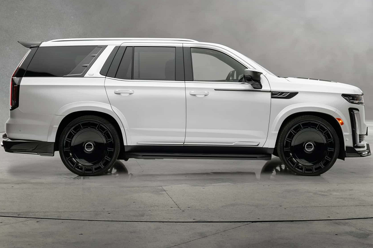 Cadillac Escalade thế hệ thứ 5 nguyên bản trang bị động cơ V8 dung tích 6,2L có công suất 420 mã lực và mô-men xoắn 626 Nm (460 pound-feet), đi kèm hộp số tự động 10 cấp. Sức mạnh được Mansory nâng cấp mang công suất đạt 55 mã lực và mô-men xoắn 650 Nm (478 pound-feet).