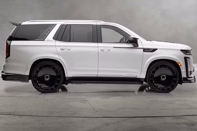 Cadillac Escalade thế hệ thứ 5 nguyên bản trang bị động cơ V8 dung tích 6,2L có công suất 420 mã lực và mô-men xoắn 626 Nm (460 pound-feet), đi kèm hộp số tự động 10 cấp. Sức mạnh được Mansory nâng cấp mang công suất đạt 55 mã lực và mô-men xoắn 650 Nm (478 pound-feet).