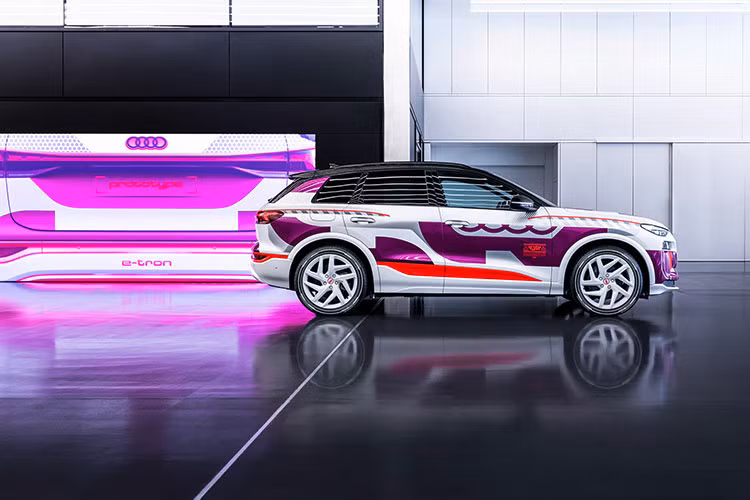 Đến Audi Q6 e-tron 2024 thế hệ mới này thì điều này đã làm được trên cả đèn ban ngày và số tấm OLED cũng được gia tăng gấp 10 lần.