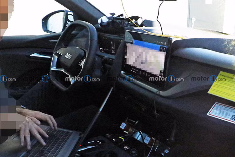 Hãng xe sang Audi sẽ cho phép người dùng tùy biến giao diện đèn Q6 e-tron chứ không cố định một thiết kế. Người dùng có thể tắt bật các bóng đèn đó để tạo thành hình dạng mà mình mong muốn.