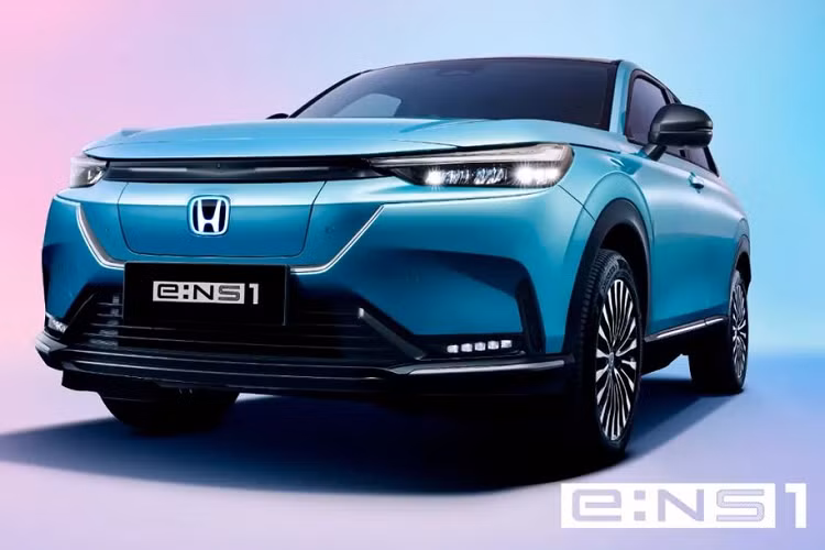 Trong triển lãm Motor Expo 2022 diễn ra tại Thái Lan vào cuối năm ngoái, hãng Honda đã mang mẫu xe concept SUV e:Prototype đến trưng bày. Honda HR-V chạy điện này chính là phiên bản concept của 2 mẫu SUV điện Honda e:NS1 và e:NP1 đang bán tại thị trường Trung Quốc.