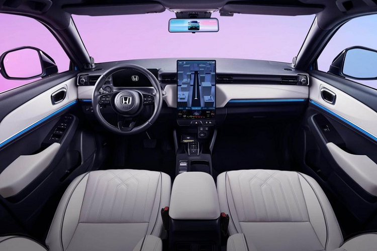 Cụm pin lithium Ternary giúp xe chạy được 420 km sau 1 lần sạc theo chu trình thử nghiệm CLTC tại Trung Quốc. Trong khi đó, bản Long Range dùng mô-tơ điện mạnh hơn với công suất tối đa 204 mã lực và mô-men xoắn cực đại 310 Nm.