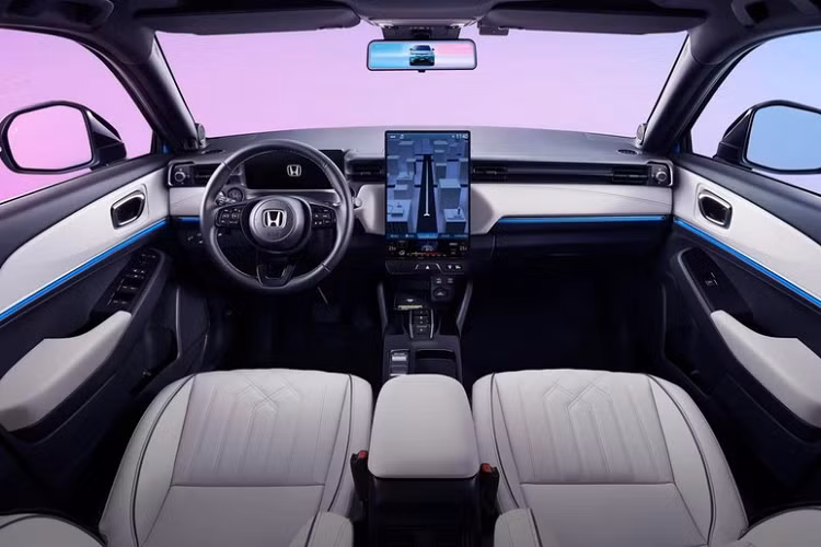 Cụm pin lithium Ternary giúp xe chạy được 420 km sau 1 lần sạc theo chu trình thử nghiệm CLTC tại Trung Quốc. Trong khi đó, bản Long Range dùng mô-tơ điện mạnh hơn với công suất tối đa 204 mã lực và mô-men xoắn cực đại 310 Nm.