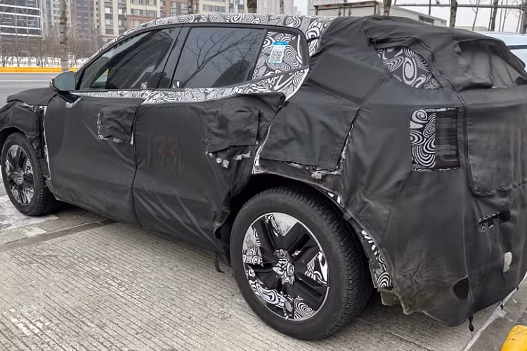 Volvo EX30 sẽ chính thức ra mắt vào ngày 7/6 tới đây và dự kiến có mặt tại các đại lý từ cuối năm nay.