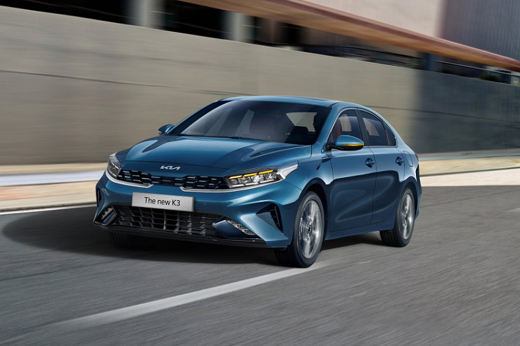 Mẫu sedan Hàn Quốc cũng được trang bị một danh sách trang bị an toàn khá đầy đủ gồm: Chống bó cứng phanh (ABS), Phân phối lực phanh điện tử (EBD), Cân bằng điện tử (VSC, ESP), Camera lùi…