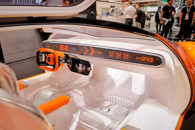 Vision One-Eleven thể hiện tính khí động học rất đậm nét bởi những chi tiết như các khe hút gió ở đầu xe đưa luồng không khí qua phần chắn bùn trước uốn cong, xuôi theo các tấm ốp lườn được sơn đen mờ đồng điệu với bộ khuếch tán cỡ lớn ở sau xe. Ngoài ra, một cánh lướt gió cỡ lớn nằm chìm trong đuôi xe và sẽ tự động mở ra khi đạt đến một mức vận tốc nhất định, hoặc có thể kích hoạt thủ công để "khoe dáng" bất cứ lúc nào. Toàn bộ chiếc xe ý tưởng này chỉ cao 1.170 mm.