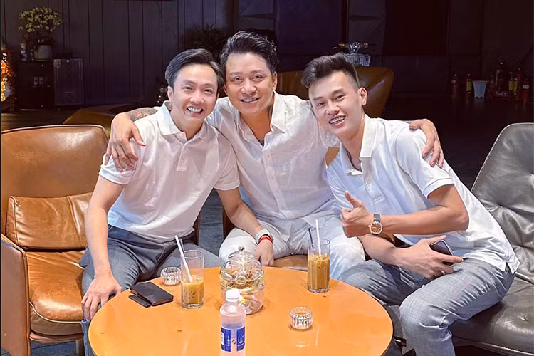 Mới đây, nam ca sĩ Tuấn Hưng đã chia sẻ thông tin về việc hành trình siêu xe Car Passion sẽ chính thức được tổ chức lại, sau 3 năm "chủ tịch" của nhóm này là tay chơi siêu xe Cường Đô la đã tuyên bố tạm dừng mọi hoạt động để lo cho cuộc sống riêng của mình.