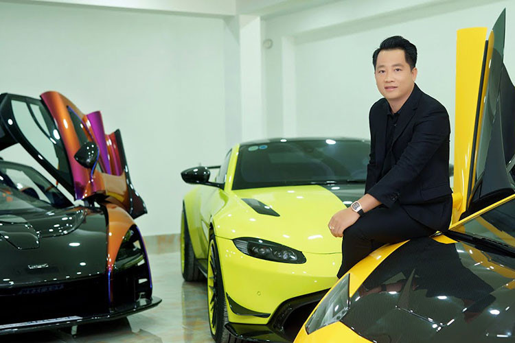 Riêng Hoàng Kim Khánh có số lượng siêu xe nhiều hơn với Lamborghini Aventador S LP740-4, Ferrari 488 Pista Spider, McLaren Senna và Koenigsegg Regera đang ở Thụy Điển để sửa chữa.
