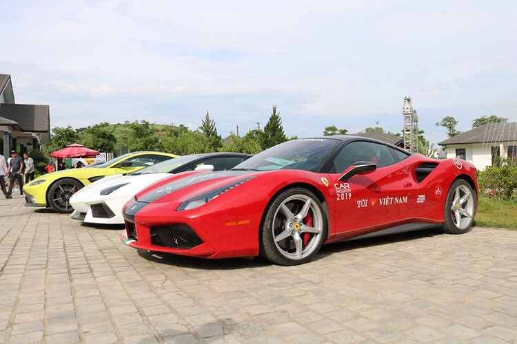 Trong hành trình siêu xe Car Passion diễn ra vào năm 2018, ca sĩ Tuấn Hưng cũng tham dự trong 2 chặng đường từ Hà Nội đi Sapa và Hà Nội đi Ninh Bình trên chiếc Ferrari 488 GTB màu đỏ biển số rất đẹp.